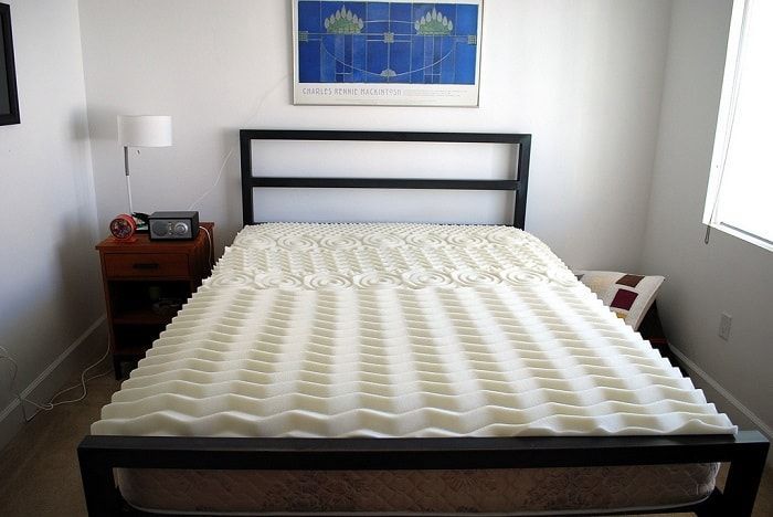 Cama con topper