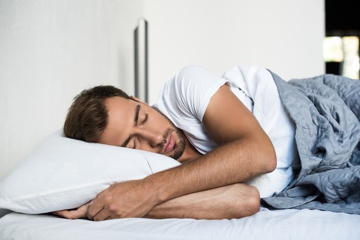 Hombre durmiendo