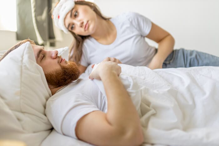 Somniloquia destacada