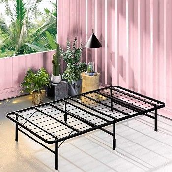 Cama plegable en habitación