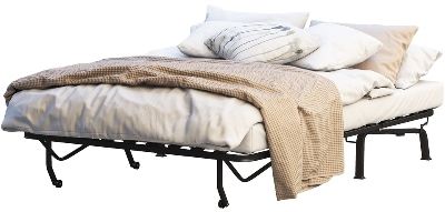Cama plegable preparada para invitados