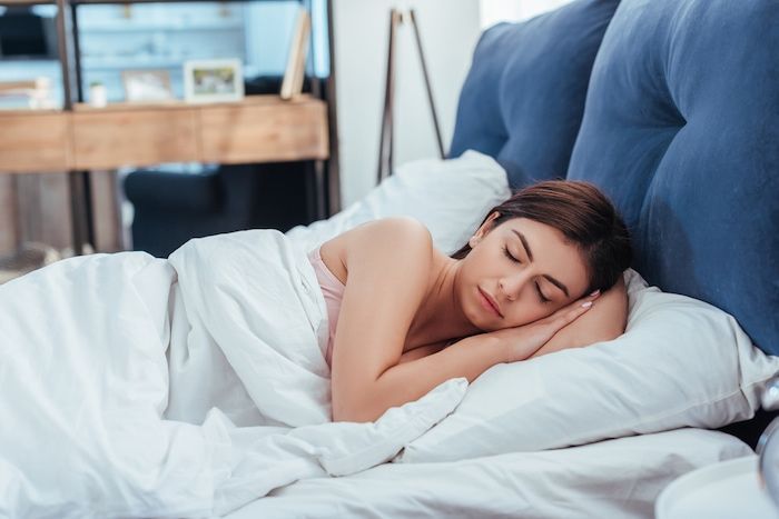 Mujer durmiendo profundamente