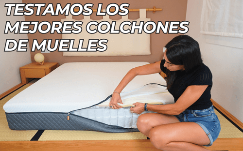 Nuestra evaluadora probando un colchon de muelles ensacados