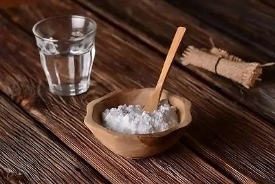 Comment nettoyer les taches jaunes matelas bicarbonate et eau