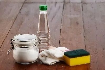 Comment nettoyer les taches jaunes matelas vinaigre bicarbonate