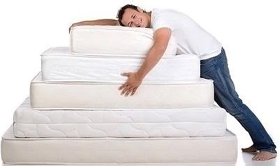 Types de Matelas homme avec plusieurs matelas
