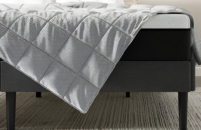 Couverture lestée Emma sur le matelas