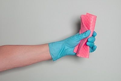 Enlever taches de sang main avec tissu