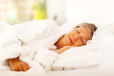 Vieille femme endormie