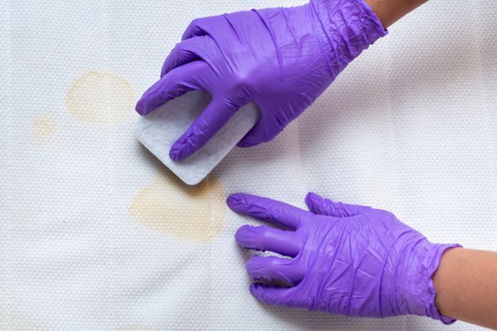 Como limpar nódoas amarelas dos colchões