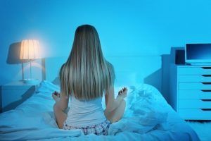 meditando en la cama