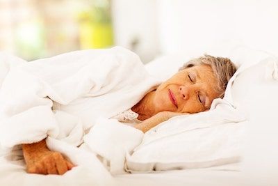 Anciana dormindo